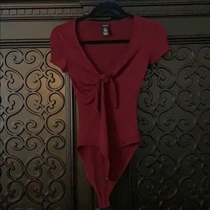 Open key hole low cut bodysuit